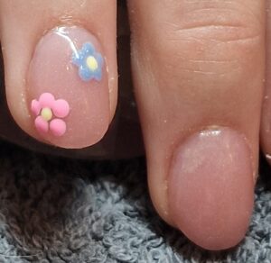 Enkle negle med blomster