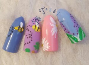 Sommer negle med bier