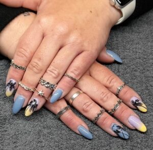 Smukke sommer negle med Palmer & ombré-effekt